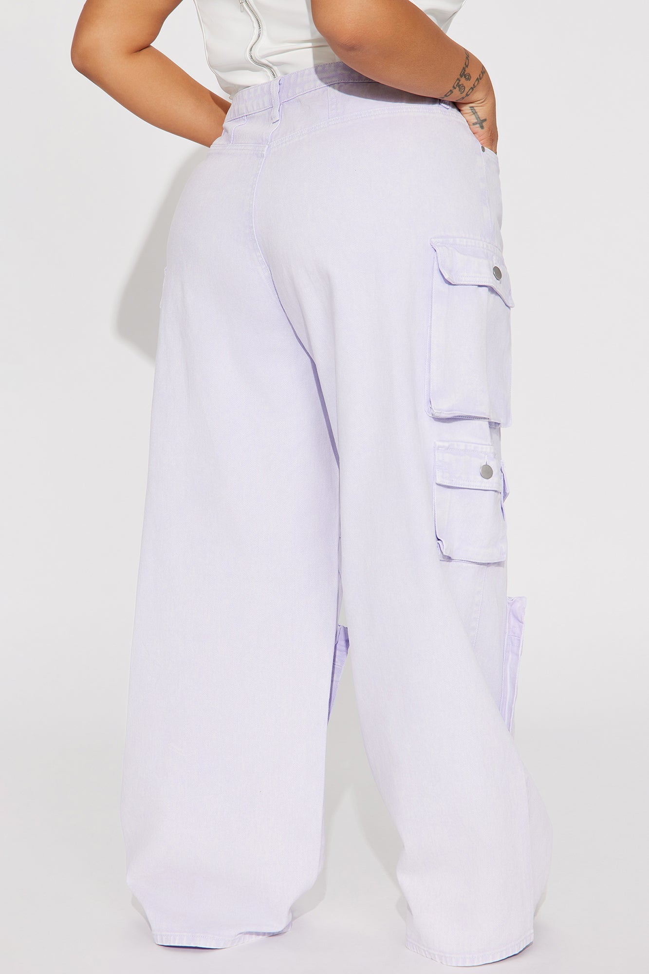 https://cdn.shopify.com/s/files/1/0293/9277/files/05-11-23Studio4_CXB_AC_11-59-06_17_DT14_Lavender_P_17273_PLUS_PXF.jpg?v=1684274309